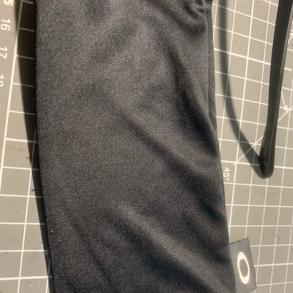 Men’s Oakley sunglasses - Picture 6 of 9